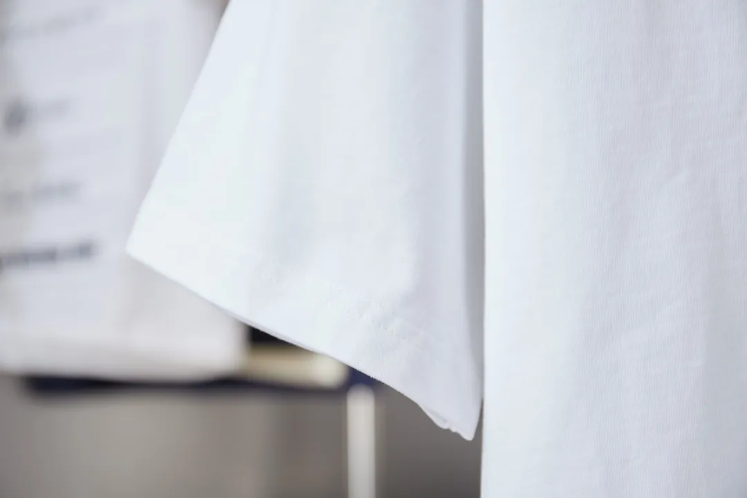 🅿️200 1V 25SS early spring new style short sleeves with embroidered letters, light luxury, a must-have item for daily commuting for men and women, correct version, welcome to compare, detailed features · 320g 100% pure cotton double yarn jersey fabric · Special thickened 32 pieces of double-strand 1X1 thread in the same vat custom dyeing · Imported Tajima machine embroidered LV letters · Double needle stitching and cross-stitching technology · Original main mark, washable tag, brand moisture-proof paper packaging Color: black/white/coffee Size: S/M/L/XL